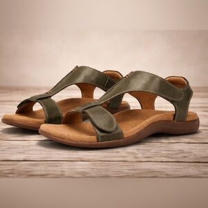 Taos The Show Sandal in Olive -  Size 7 Medium NWT